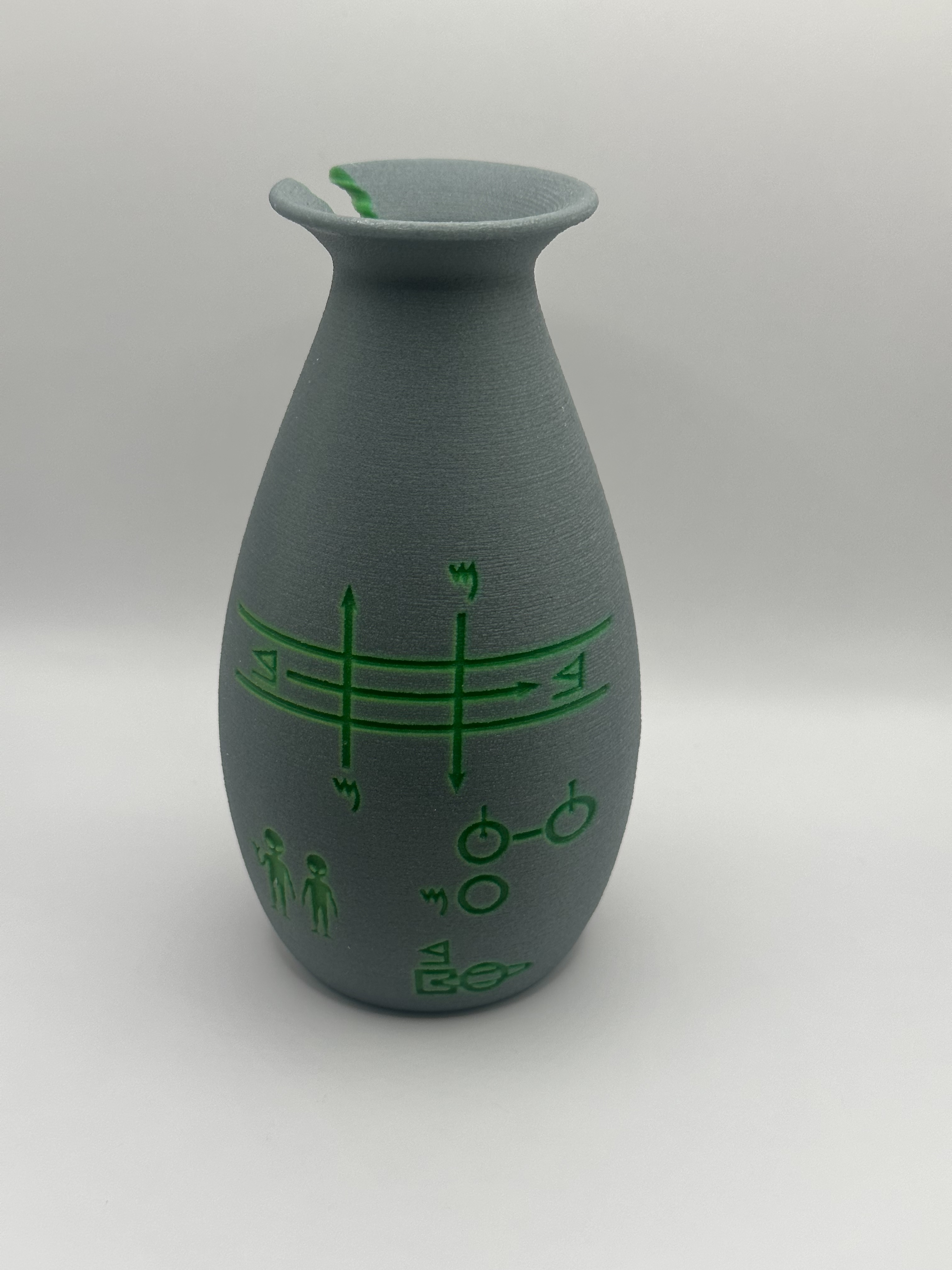 alien vase 1