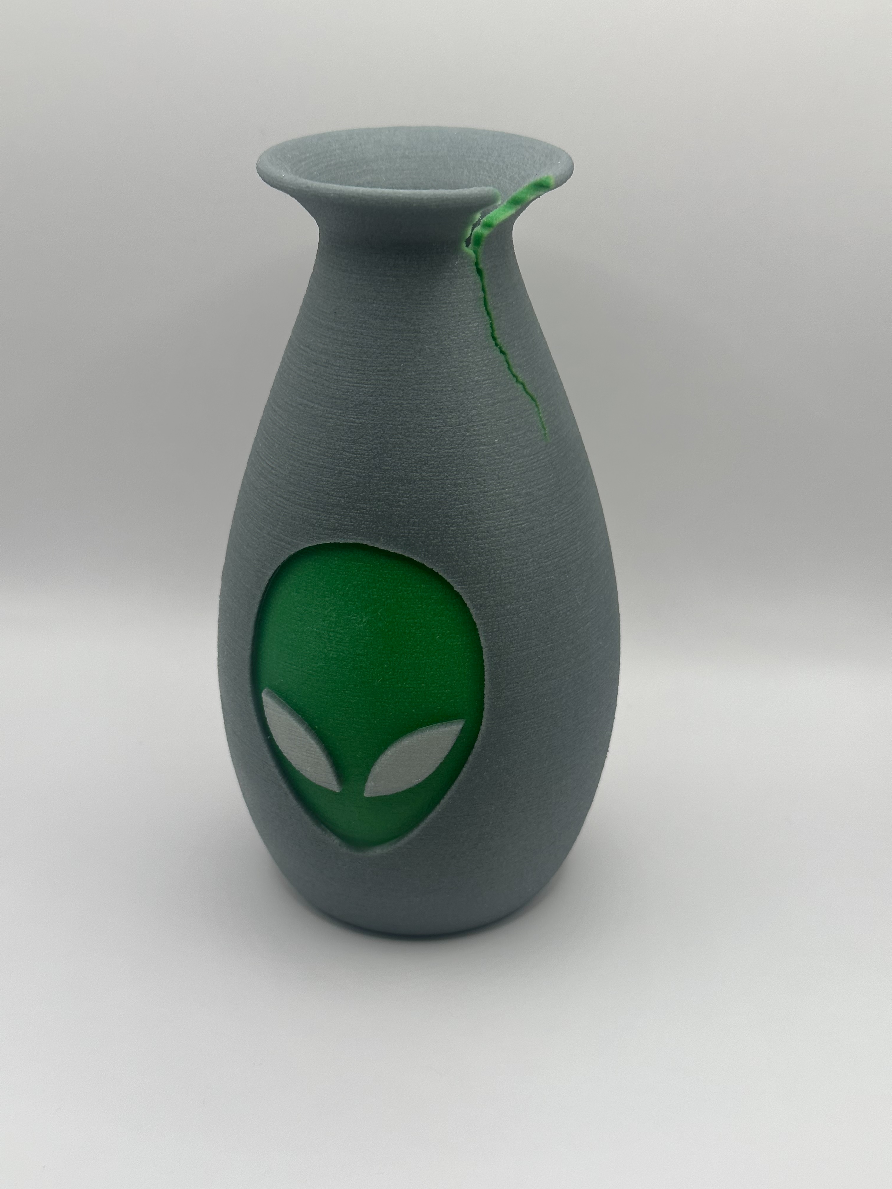 alien vase 2